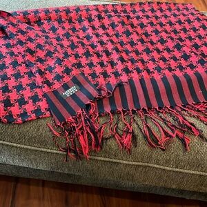Red and black houndstooth pashmina scarf